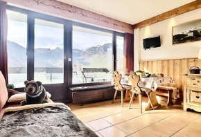 Résidence Le Bec Rouge - joli studio 4 personnes à Tignes ski aux pieds et proche des commerces dans le quartier du Lac. Situé au 6ème étage d'une grande MAE-2125
